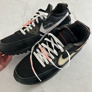 Nike Air Max 90 x OFF-WHITE
Black